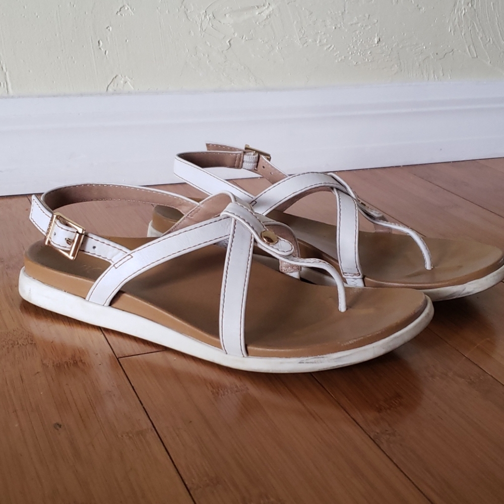 Vionic white sandals thongs